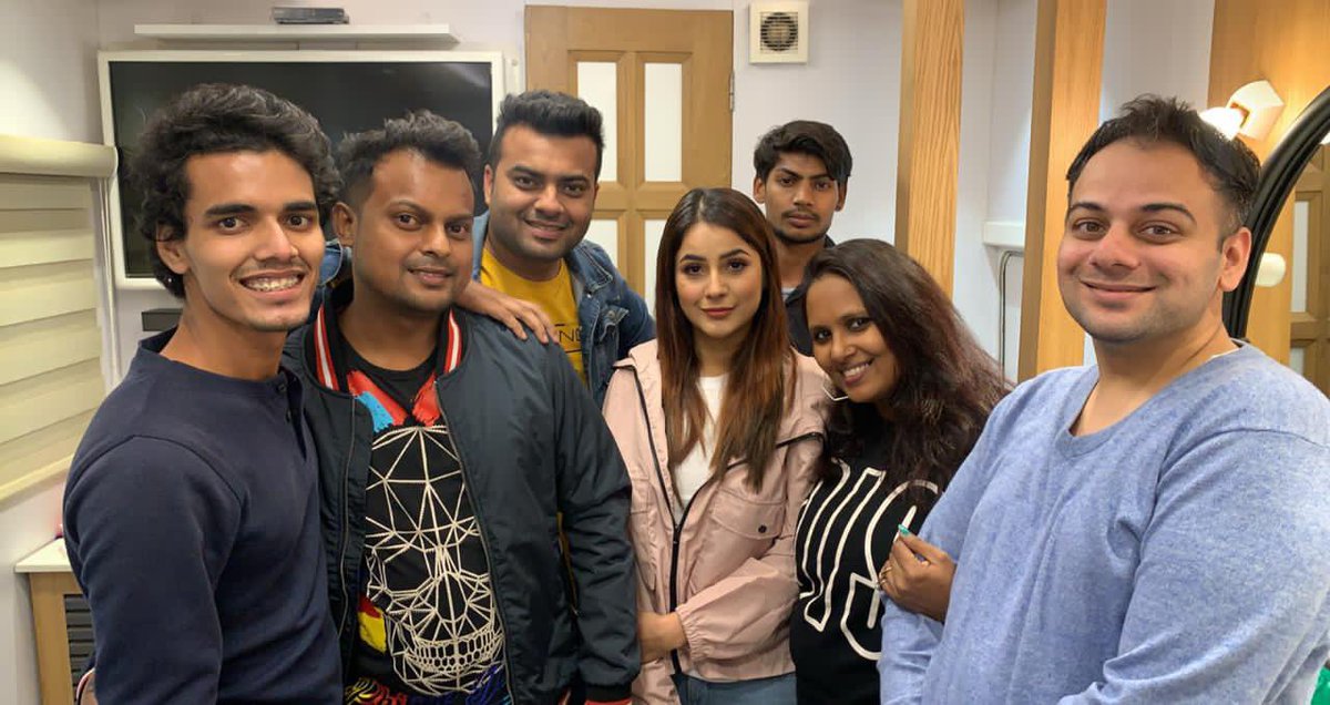 Mehul0716's tweet photo. Team shehnaaz ❤️@ishehnaaz_gill https://t.co/RU01j008vE