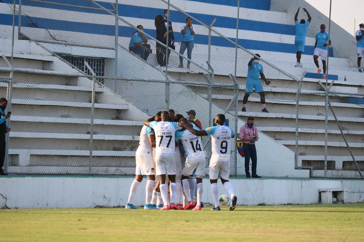 oskrhumanante's tweet photo. ¡EL 'SUPER 9' REGRESA A PRIMERA A!
@9deOctubrefc derrotó 2-1 a Santa Rita y ascendió a la Serie A. 
Han pasado 25 años (1995) desde que jugó por última vez en  primera A.
El próximo año, Guayaquil tendrá 4 equipos: Barcelona, Emelec, Guayaquil City y 9 De Octubre. https://t.co/zPX0DDA9e6