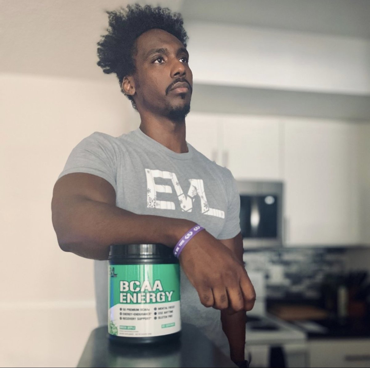 EVLsports's tweet photo. Quality above all. 5 grams of pure BCAAs in a 2:1:1 ratio, the most researched and proven ratio to support daily muscle building and recovery. #BCAAEnergy
#EvlutionNutrition
#EvlEliteAmbassador: @streetgrind_ https://t.co/Qar1G2BEqU