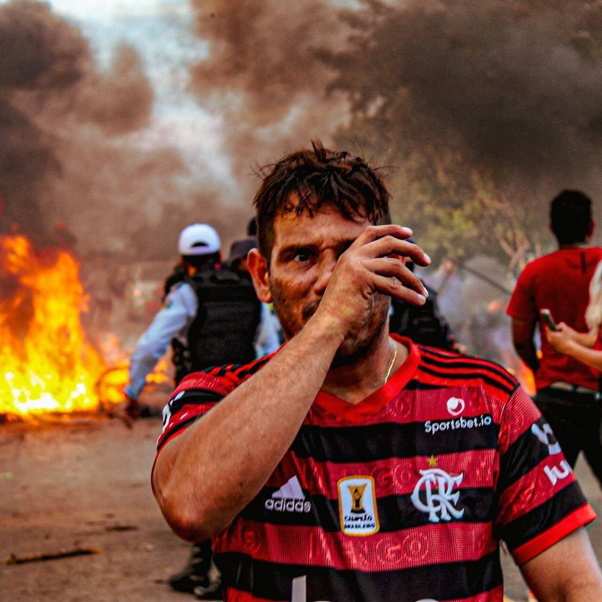 ocaious's tweet photo. O cenário no Amapá é de GUERRA. Banhado pelo rio Amazonas e sem água potável. Uma tarifa de energia totalmente abusiva para uma distribuição precária. E a população precisando se desdobrar para sobreviver.

Nas fotos, a comunidade Casa Grande protestando pelos 5 dias sem energia. https://t.co/PQQ65HWenX