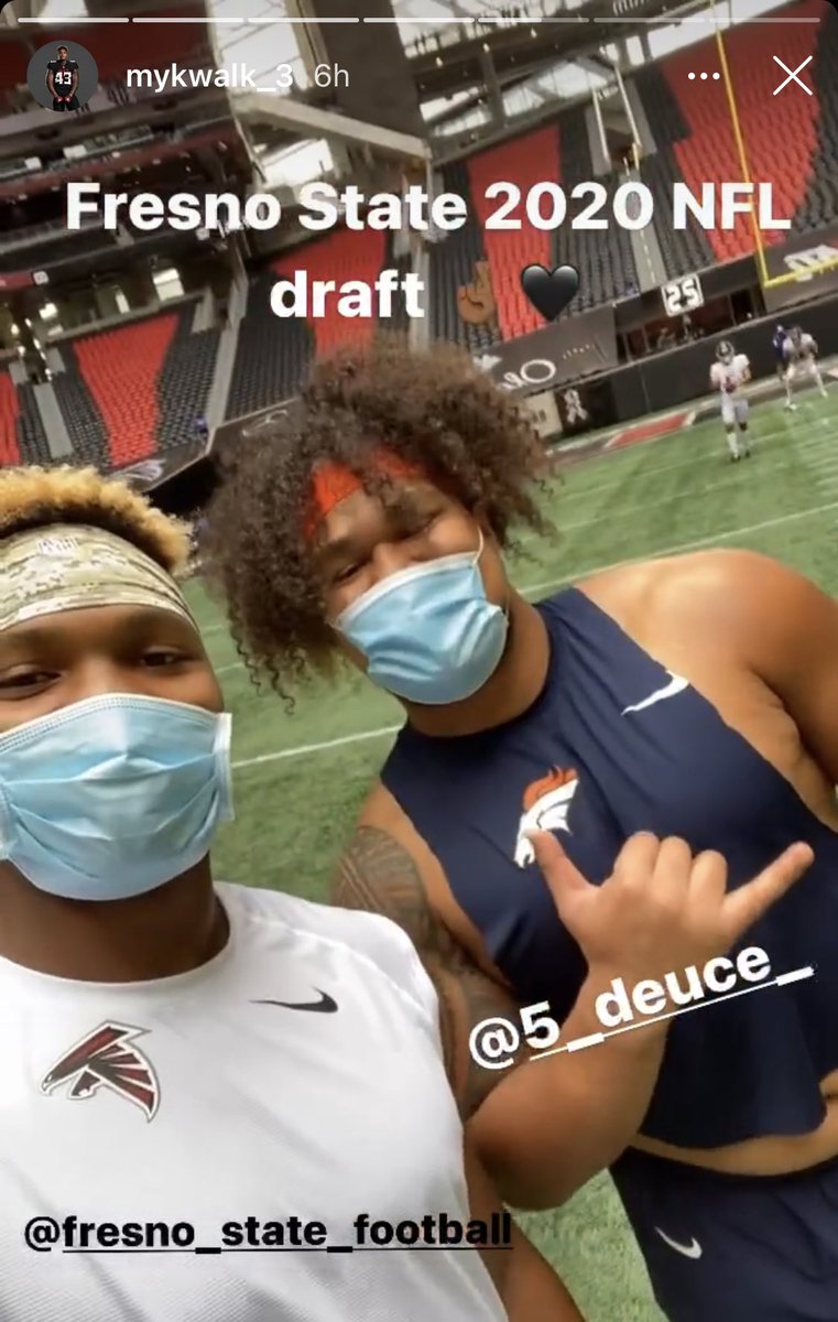 FresnoStateFB's tweet photo. Two ‘Dogs livin the dream 😎

(via mykwalk_3/Insta)

#BulldogBornBulldogBred https://t.co/TfX92xqDLT