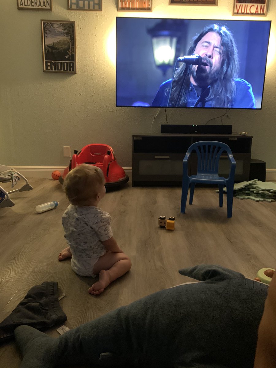 SeasWithMrsG's tweet photo. @foofighters @nbcsnl https://t.co/3JdLNOwwbV