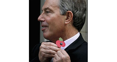 MyArrse's tweet photo. Tony Blair putting on a Poppy to remember all the British Soldiers that he sent to their deaths in Iraq and Afghanistan. https://t.co/d1MNlyZhbn