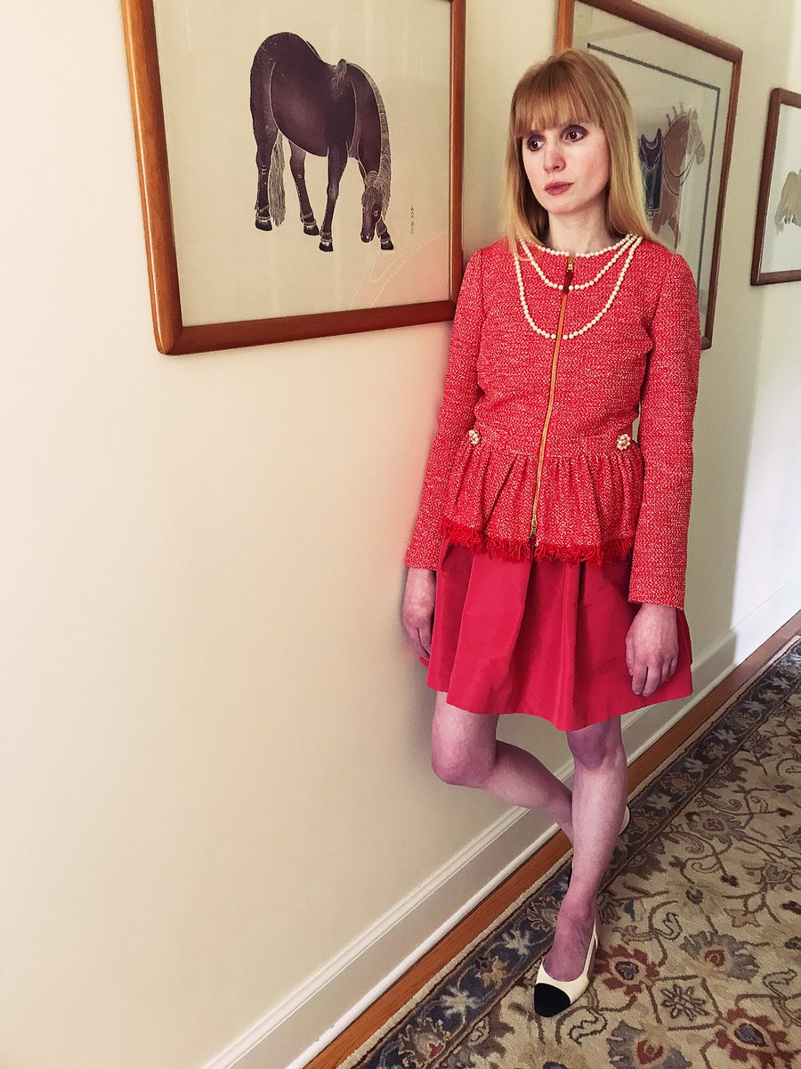 fashionshesays2's tweet photo. Vintage Moschino tweed and pearl jacket @moschino #moschino #vintagemoschino #francomoschino #tweed #tweedjacket #fringed #fringejacket #peplum #pearl #pearlnecklace #ladieswholunch #red #redlook #redoutfit https://t.co/vkSp5jEa9V