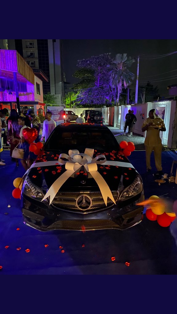 dhatfestborn's tweet photo. Presido got a Benzo. Congrats Big boss.
β€οΈ+π‘
@itslaycon
#worldLayconDay
#ICONSforLaycon
#IconsNight
#oflaylay https://t.co/VGCd8adGzK