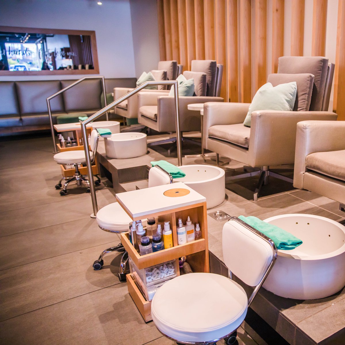 proseboutiques's tweet photo. At our boutique, we go above the standard to make sure that our boutique is a clean + healthy environment for all. Our medical grade sanitization and sterilization procedures would make the CDC proud. 💚 #cleanbeauty #cleannails #healthy https://t.co/1ZNUFvNbMl