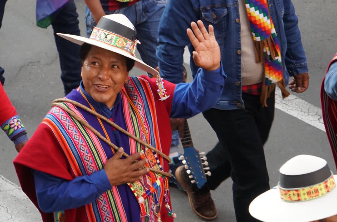 jaarreaza's tweet photo. Que inmenso privilegio representar al Presidente @NicolasMaduro y a nuestro pueblo en la toma de posesión de @LuchoXBolivia y @LaramaDavid. La recuperación de la democracia en #Bolivia ha sido lucha titánica e inclaudicable de su pueblo, de los más humildes, de los buenos de alma https://t.co/4SdN6QKmhL
