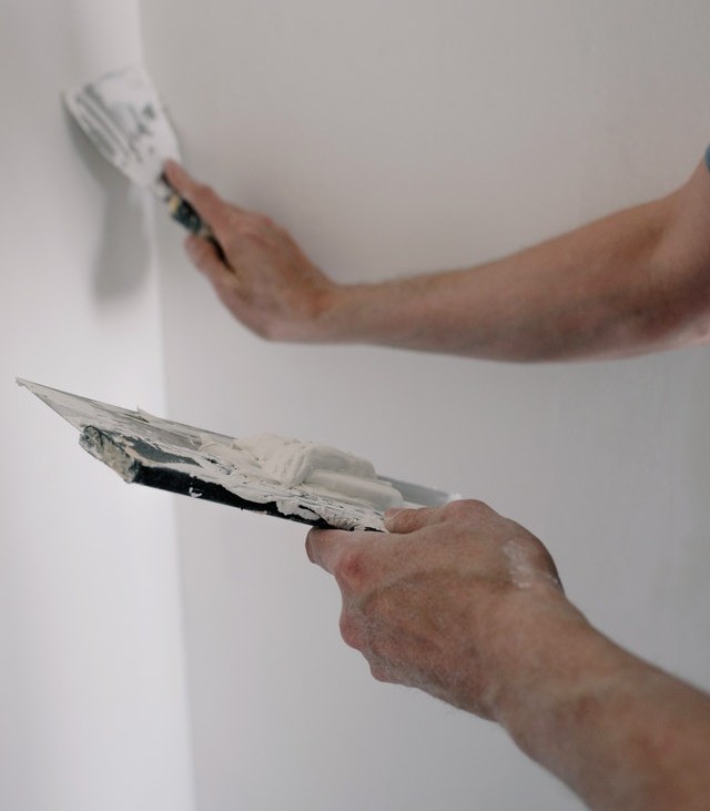 сколько сохнет шпатлевка для стен. гипсовая шпаклевка для стен. быстросохнущая штукатурка для стен. затирки для декоративная нанесения штукатурка. сколько сохнет шпатлевка для стен.