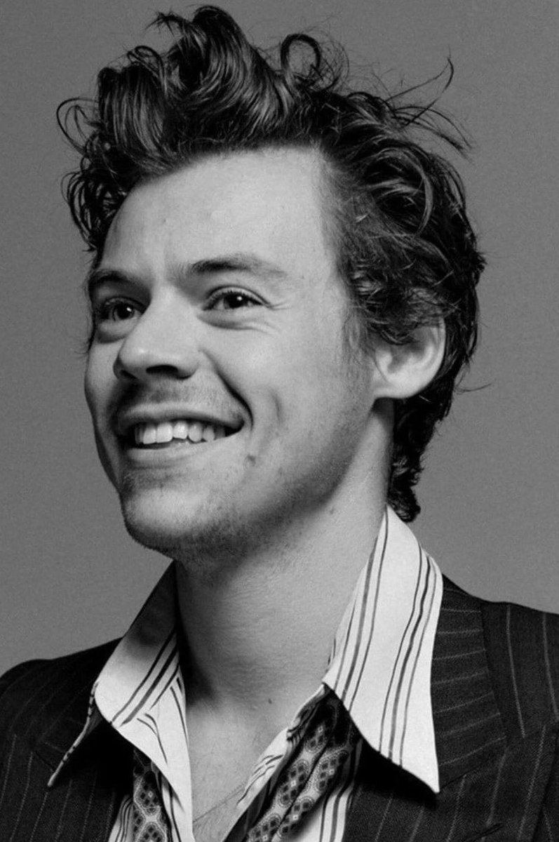 centralhshq's tweet photo. a votação está nos trends então VAMOS VOTAR MAIS! 

Comente 10 músicas do Harry, 10 frutas e 10 amigos do Harry com a #ARIAsHarryStyles ! https://t.co/jxRyylaGJI