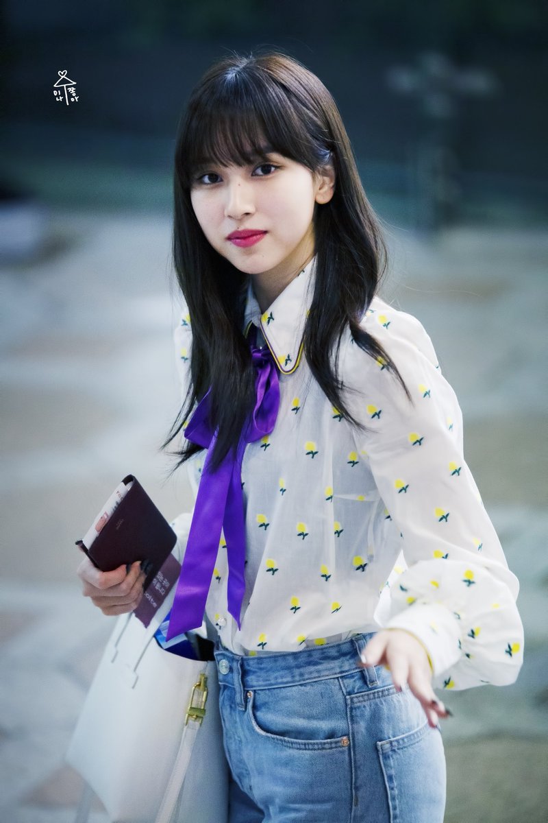 SPCTWISTED's tweet photo. Apostamos que nunca vieron algo tan cuchi como Hana florecita yendo al #CIGNATURE_DB, tiene su billetera lista y la tarjeta negra de la líder para derrochar comprando esa mercancía. Obviously the queens gonna make it pop and pretty sure #WEMAKEITPOP too! Muchísimo éxito. 🤪😜 https://t.co/lhPqQBRuVE
