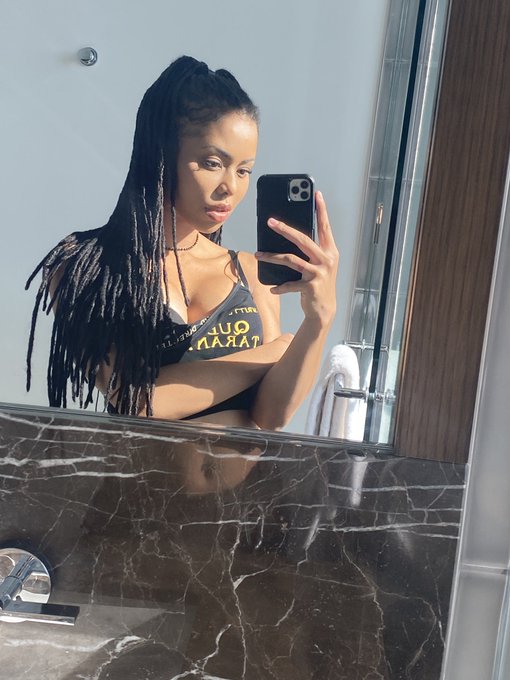 1 pic. I had to squat down so the light would hit me just right because I am an ✨artist✨ https://t.c<a href="/tag/mvsales"class="tags"><span>#mvsales</span></a>