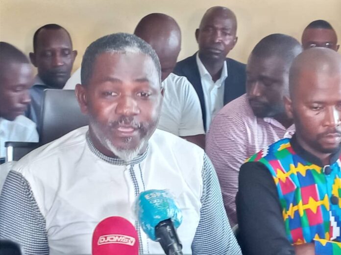 AbeSyllaNGR's tweet photo. Ibrahima Abé Sylla empêché de quitter le pays, le président d’ABC- BOC, trouve cette décision normale.

Abdourahmane Bah https://t.co/VBalksts8g