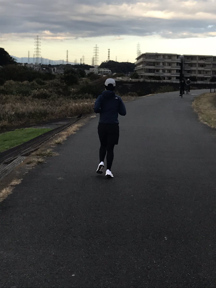 tohken0610's tweet photo. いやー、昨日の #MeetOnFriends 楽しかった〜‼️
今朝は久々に妻と二人で軽く走りました。
涼しかったので今シーズン初の
#Weathershrt を着用
#Cloudventurepeak で河原の草むらも走りました😁
それでは皆さんも良い1日を‼️ https://t.co/965NcTWSMR