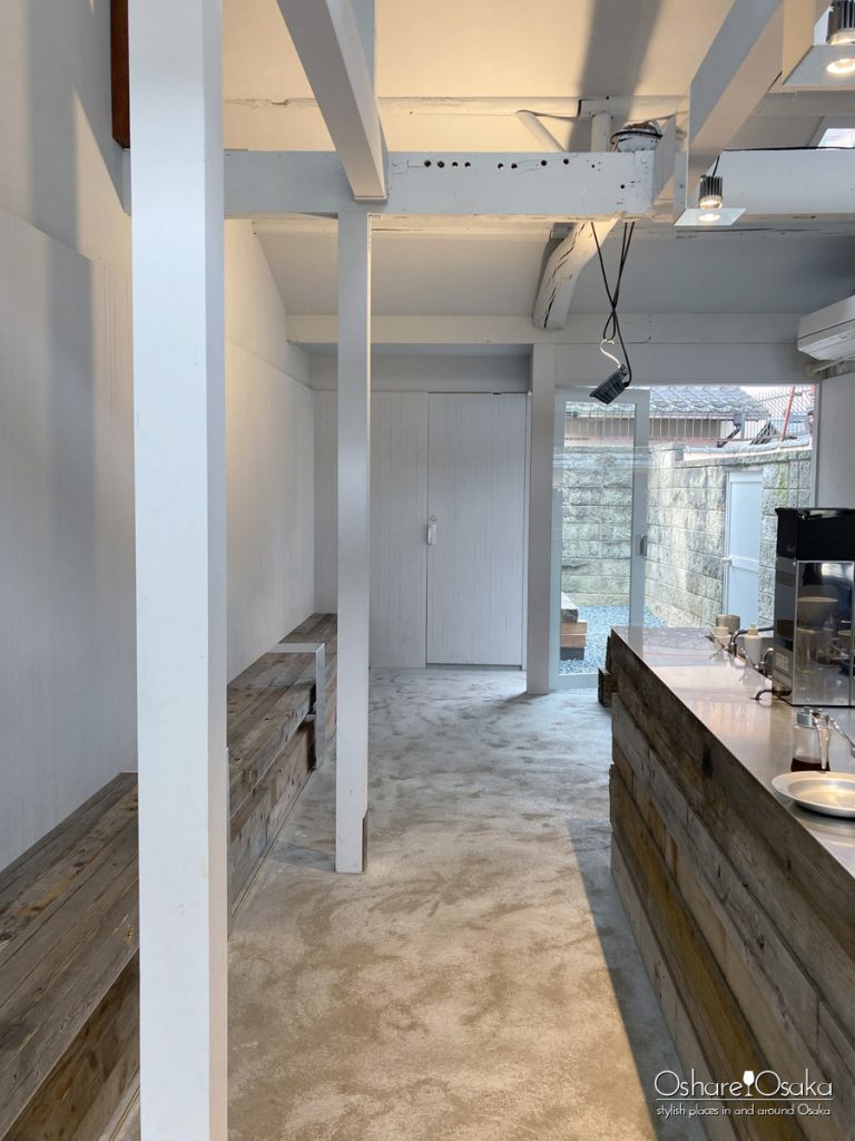 Papigiulio's tweet photo. Had a fantastic houjicha latte and freshy baked donuts at this stylish cafe in Higashiyama near Kiyomizudera called Loose Kyoto. Heavily recommend. https://t.co/c7xOUXhE03 https://t.co/WA5agaqPzb