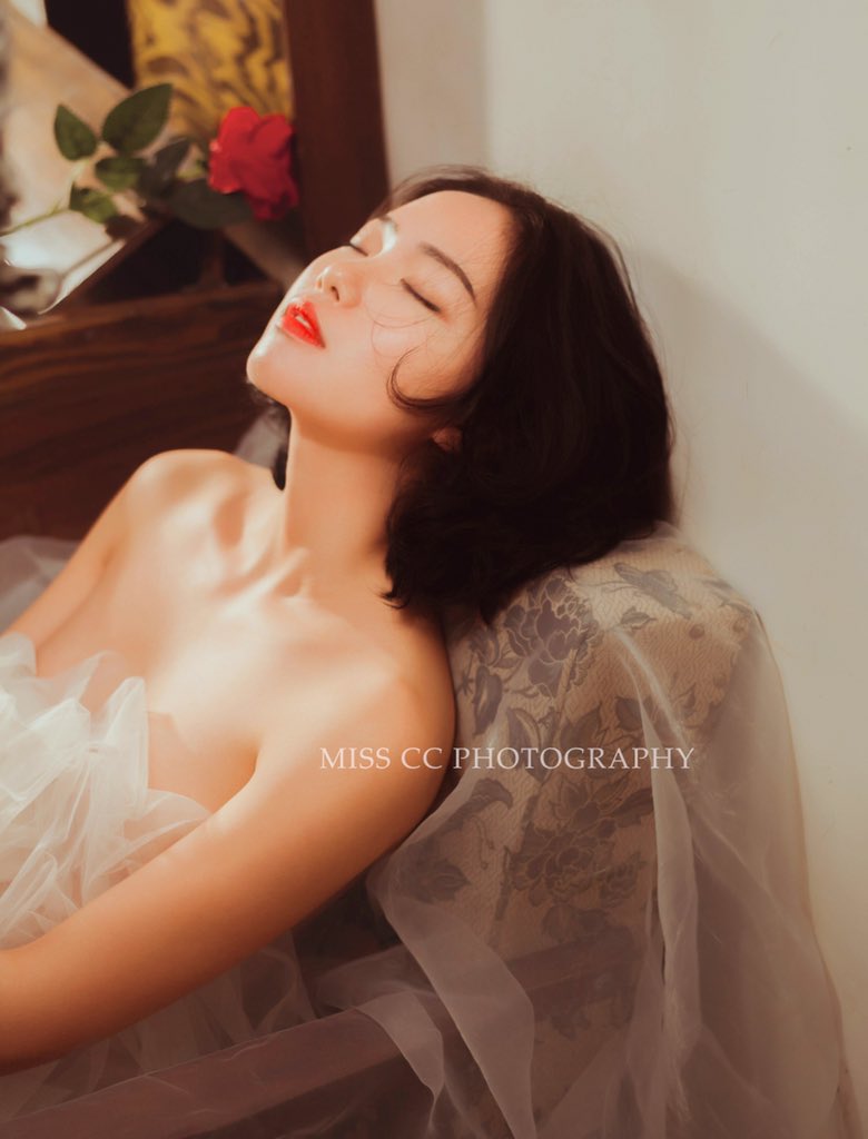 在热烈中燃烧

摄影/@misscc520 

#私房摄影 #私房 #私房写真 #成都约拍 https://t.co/W0mXX744VT