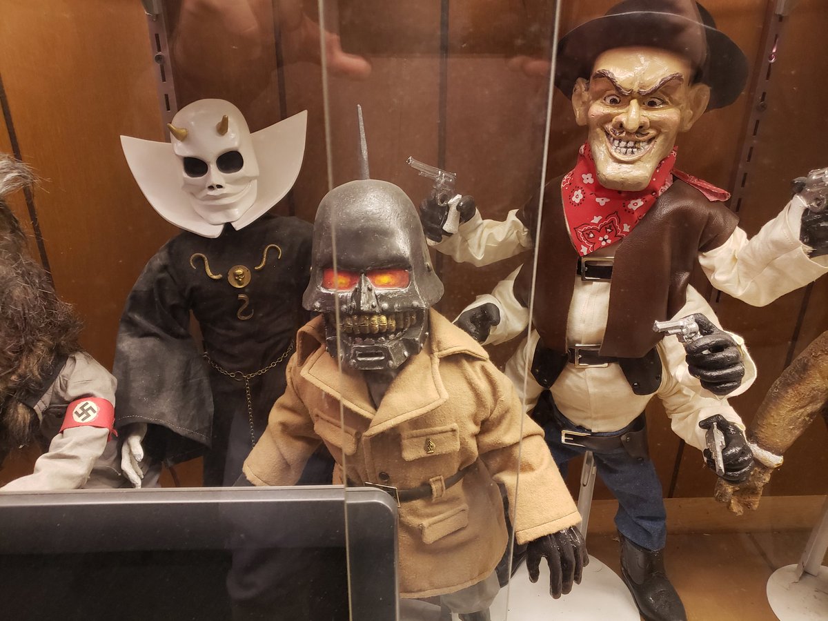 NerdOutWithMe's tweet photo. Don't tell me this isn't awesome.
#TomDevlinsMonsterMuseum https://t.co/GHQQX9rYs4