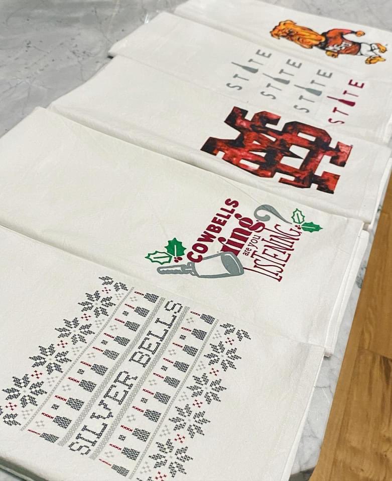 RedBirdPaper's tweet image. MState Hand Towels are now available at redbirdpaper.com! I’m so excited about these new additions and hope you are too! 🎁 $18 . 27 x 27” 100% cottony flour sack hand towels . screen-printed . lint free . officially licensed #HailState