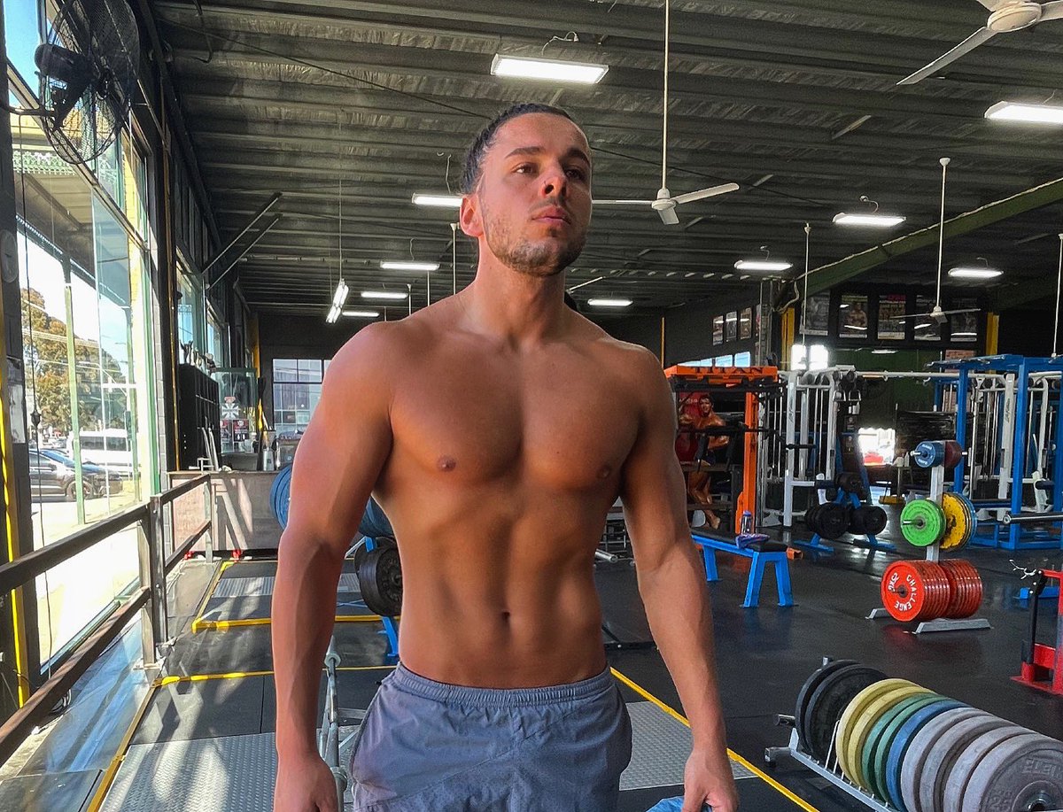 TomeFilip's tweet photo. The 4 month home workout body. #HelloGym https://t.co/8jROHpKXZs