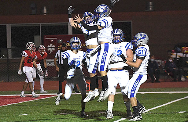 wfbfootball's tweet photo. PHOTO GALLERY/RECAP: For the first time since 1962, the Whitefish Bay Blue Dukes are undefeated conference champions, taking down archrival Homestead in a crushing 28-0 win. @DukePrideSports
https://t.co/yQYX5gdwyQ https://t.co/hFmV4xqsxl
