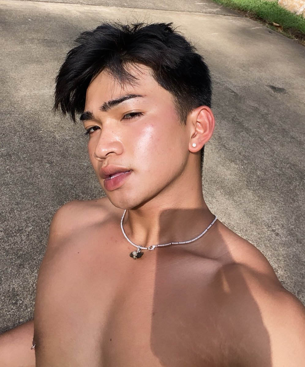 bretmanrock's tweet photo. my skin be like https://t.co/OJjpjFZZA3