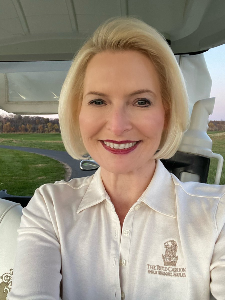 CallyGingrich's tweet photo. Twilight golf. https://t.co/ET1foS4liX