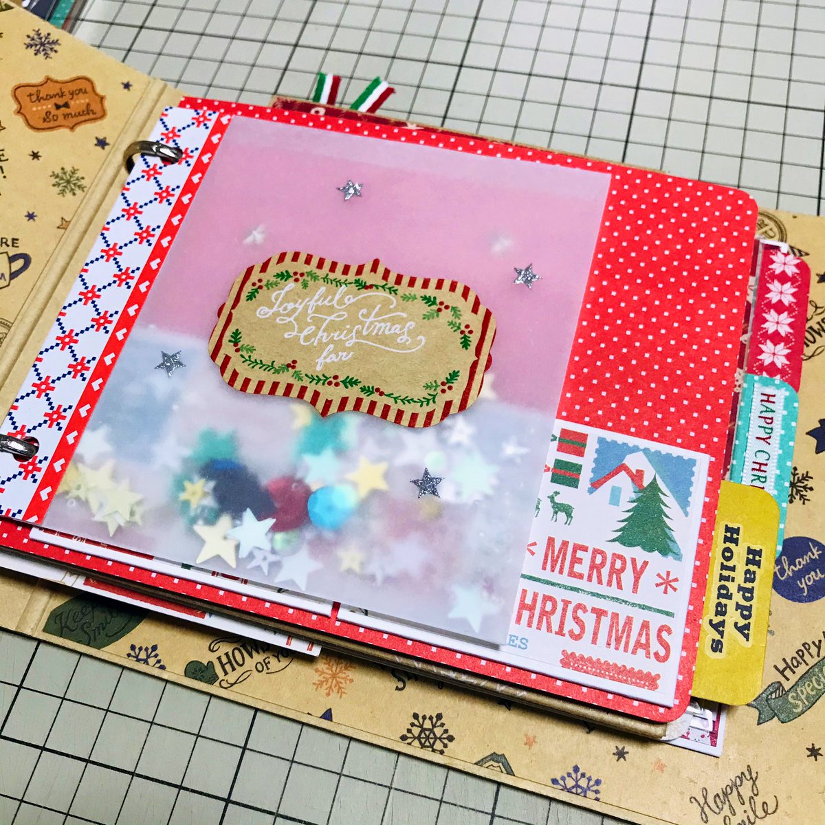 Neon Park 調子の良い日に少しずつクリスマス用のミニアルバムを作っています 自分用なので材料は全て100均 あとは表紙裏にポケット作ったり ポケットに入れるジャーナルカードや写真の台紙をコツコツ作ります 年末年始の思い出を写真や日記にして