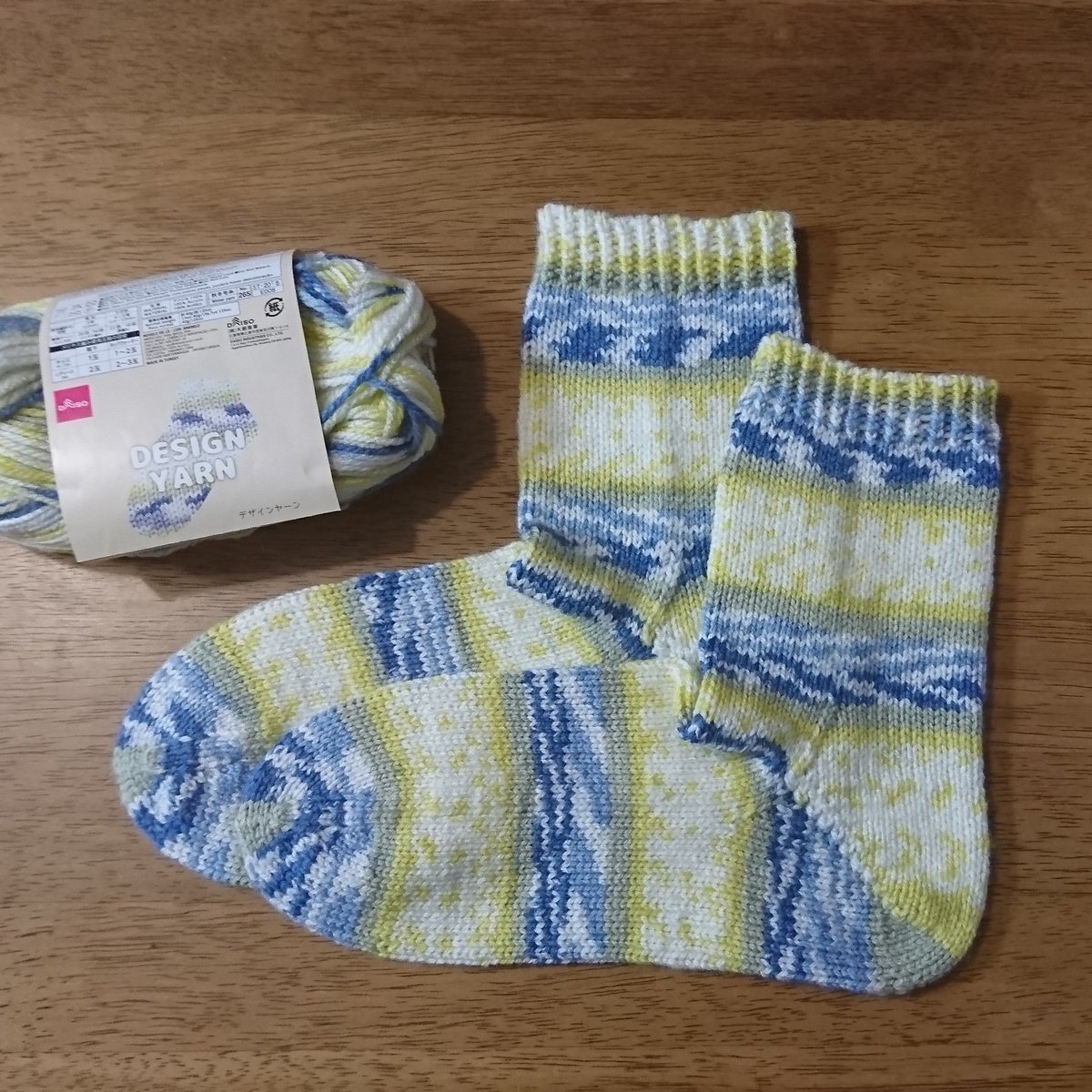 februaryusamaru's tweet photo. ソックス出来ました。
#DAISO #デザインヤーン #編み物 #輪針 #編み物好きさんと繋がりたい #ハンドメイド #手芸 https://t.co/CDDKH7SQFi