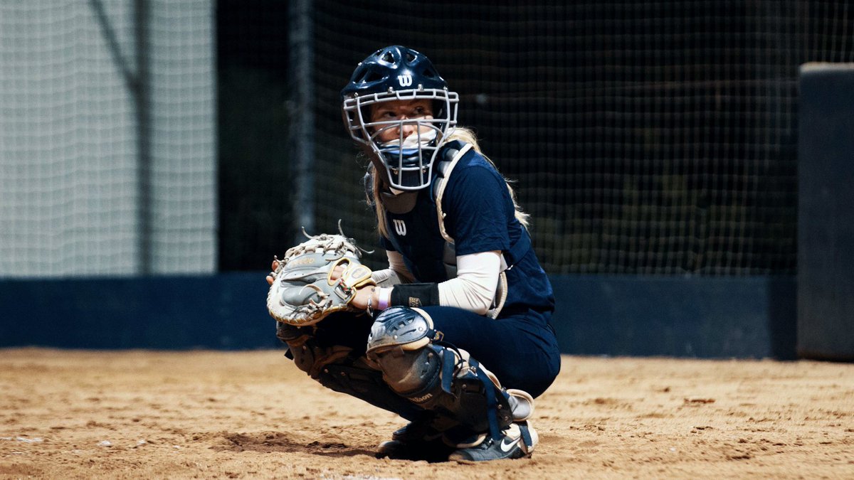 USDSoftball's tweet photo. Intersquad shenanigans under the lights 😝

#GoToreros https://t.co/DnmIW9aMvl