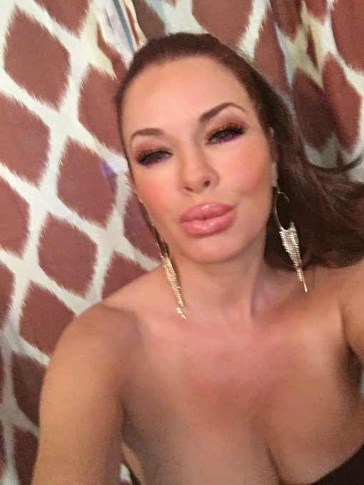 Have a safe and happy Sunday everyone! Signing off for a bit xoxo https://t.co/NqZKukeD4v
