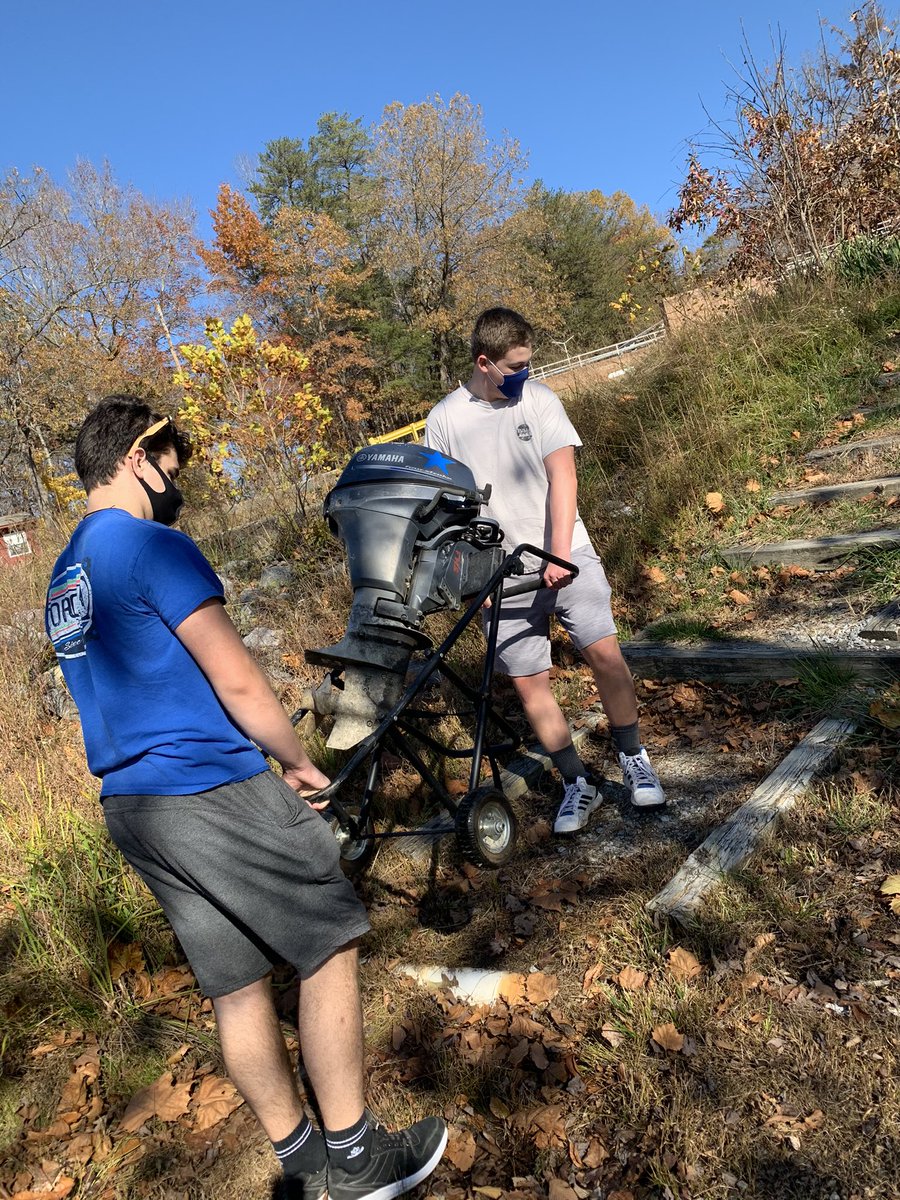 Thanks to the athletes, parents, and friends of the team who came out to help at our boathouse work day this weekend! #rowingteam #fairfaxhighschool cc: <a href="/LenartPrincipal/">PrincipalLenart</a>