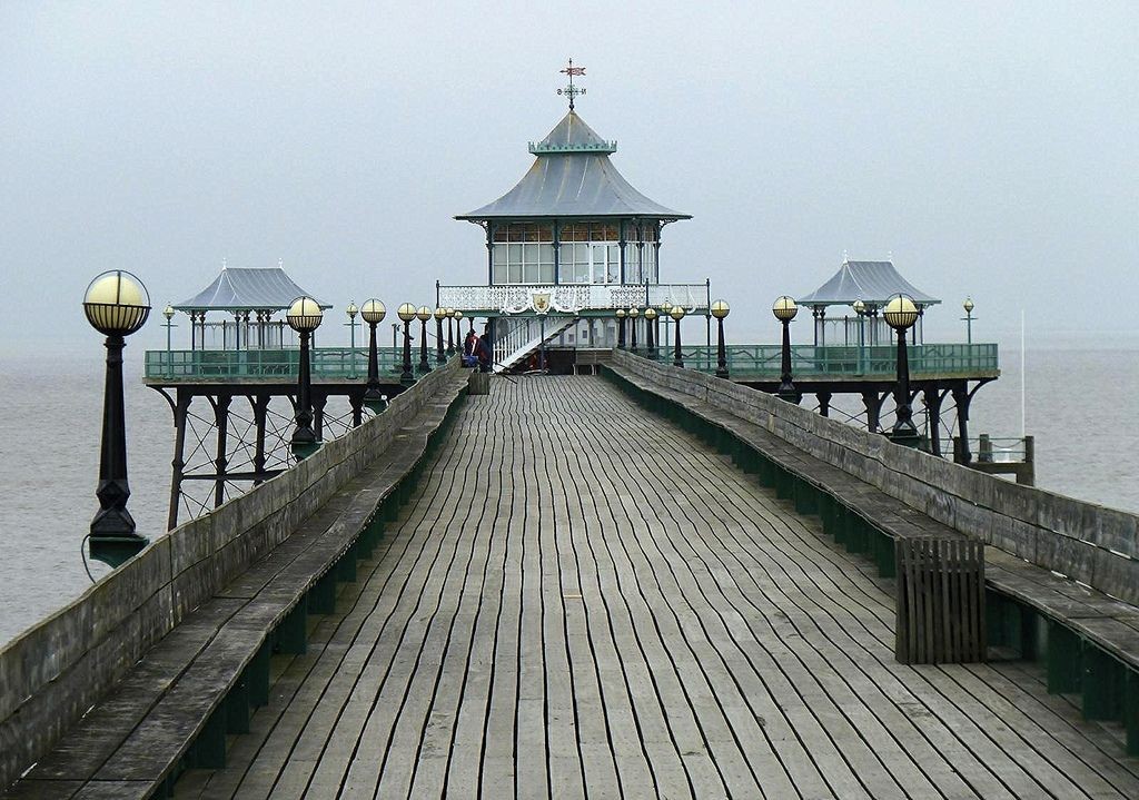~Places every Directioner should visit;A thread.Open for more :)1.Clevendon Pier, UK(You & I MV)