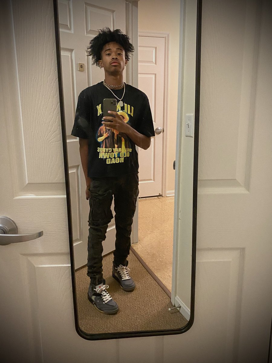 tr3ytheog's tweet photo. #DRIPCHECK I didnโt want to pull out the #lostflies heat ๐คท๐ฝโโ๏ธ๐ซ https://t.co/68CvU6xwHt