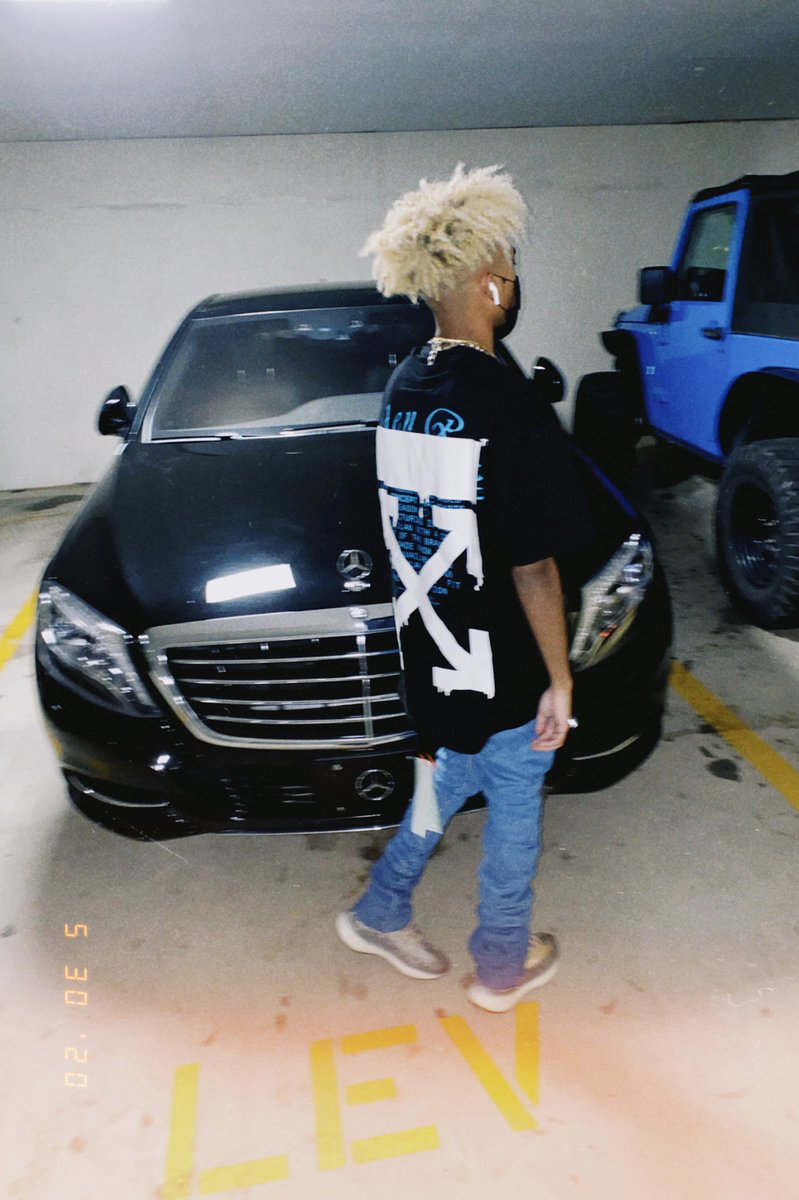 tr3ytheog's tweet photo. #DRIPCHECK I didnโt want to pull out the #lostflies heat ๐คท๐ฝโโ๏ธ๐ซ https://t.co/68CvU6xwHt