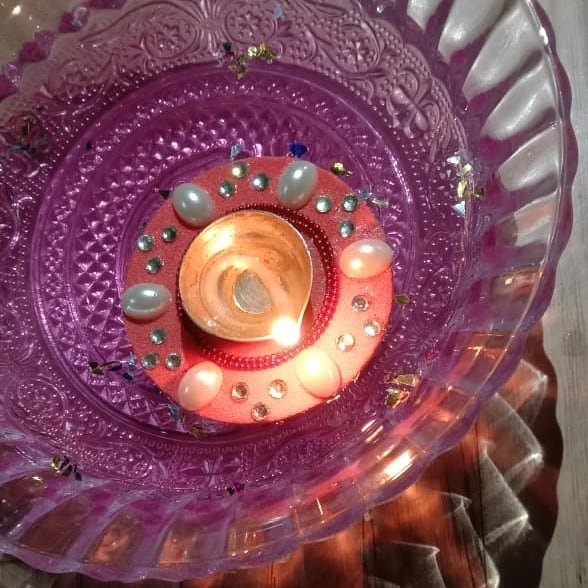 CreationsPrisha's tweet photo. Light up diyas and make your life brighter🪔💫🪔
Floating Diya series - D1
Follow us -@CreationsPrisha
#Diwali2020 #diwalidecorations #diya #festival #diwalidecor #handmade #HomeDecor #panati #diyabase #festivaloflights #india #lamps #diyart #happydiwali #prishacreations #Pune https://t.co/71EhHyJMnF