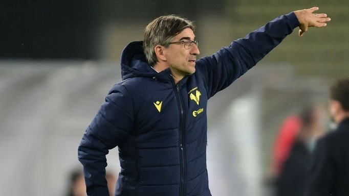rossonerinewsid's tweet photo. Pelatih Verona memuji Milan dan mengatakan kalau Milan adalah tim fantastis, dia juga mengatakan kalau musim ini Juve gak akan juara Serie A https://t.co/969Qcf8CNl