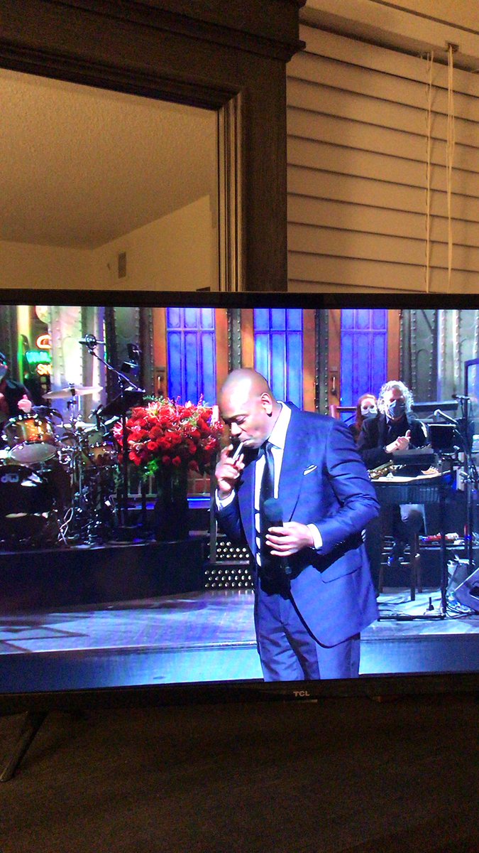 Crumbsindacouch's tweet photo. #SNL https://t.co/kEMR9hUi15