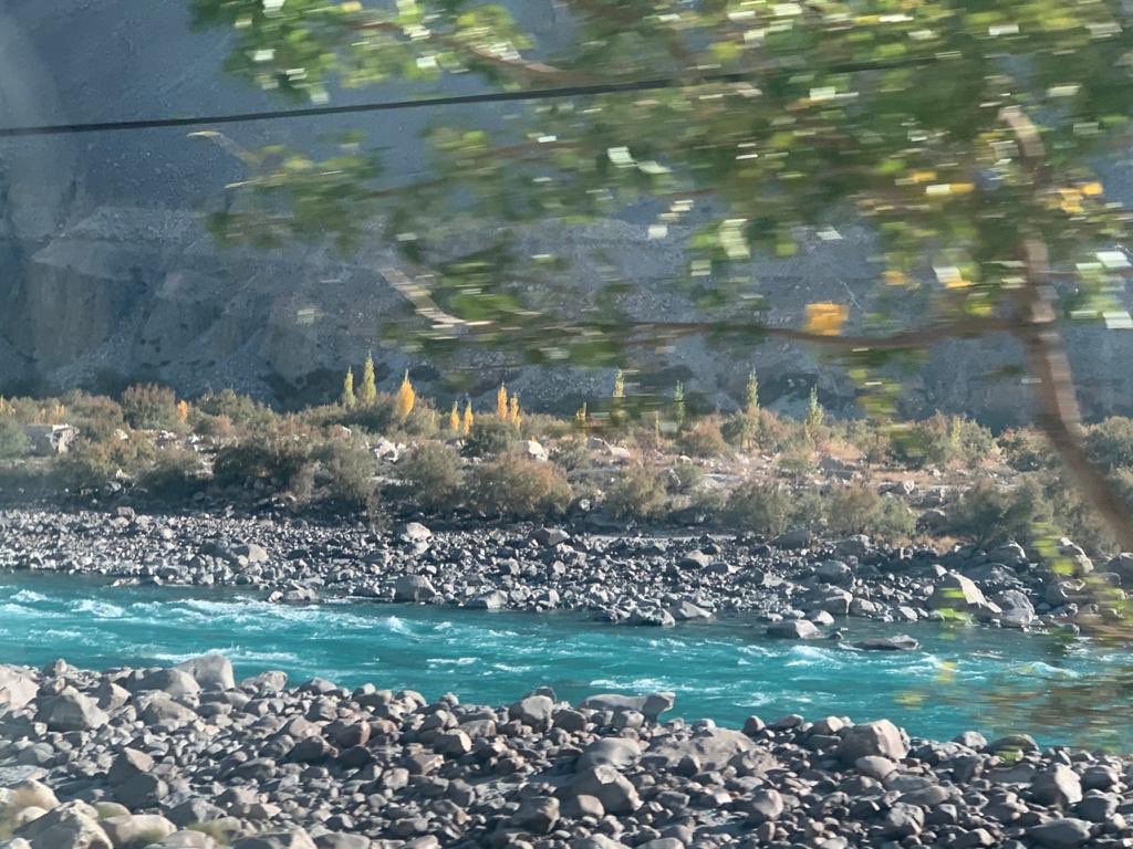 On my way to Gupis, 3 hours drive from Gilgit for jalsa but what beautiful drive ! Winding roads along clear, aqua blue waters of Darya-e-Yasin.... Subhan Allah! Our Pakistan is picturesque. اے وطن تو سلامت رہے تا قیامت رہے 🇵🇰