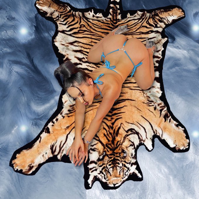 Paint this https://t.co/jbBYeb51dk