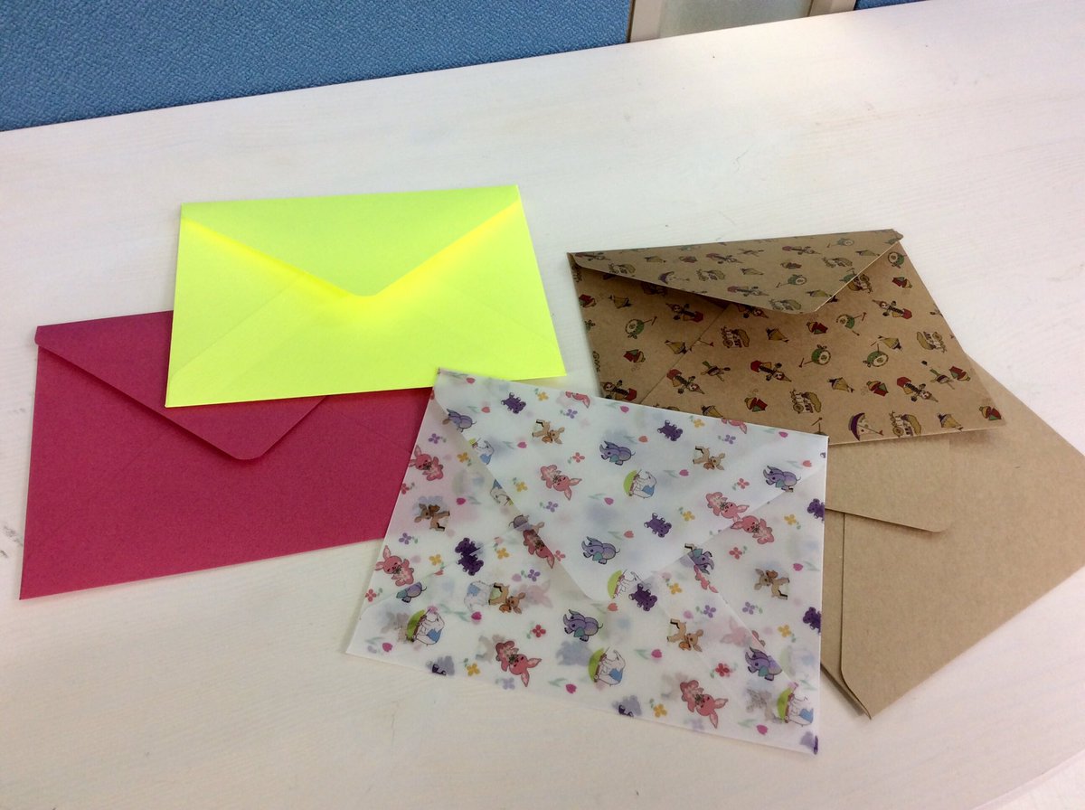 日光企画社長 同人誌印刷所 Pa Twitter 日光企画 浮間本社ニュース 浮間本社工房スペースで作ってみた オリジナル 洋封筒 の続き 当社の同人誌印刷フェアで使える特殊紙遊び紙や オンデマンド印刷 全面 からの封筒作りなど なんせ紙は山程あるので完全