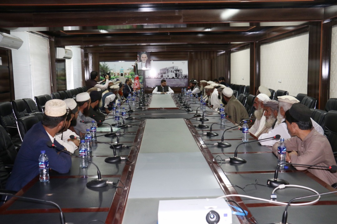 nmic8's tweet photo. Governor @ZiaulhaqAmarkhi welcomed elders & youth from #Durbaba district & discussed situation in Durbaba,
Governor listened to elders & noted their suggestions. https://t.co/n6ADum0lku