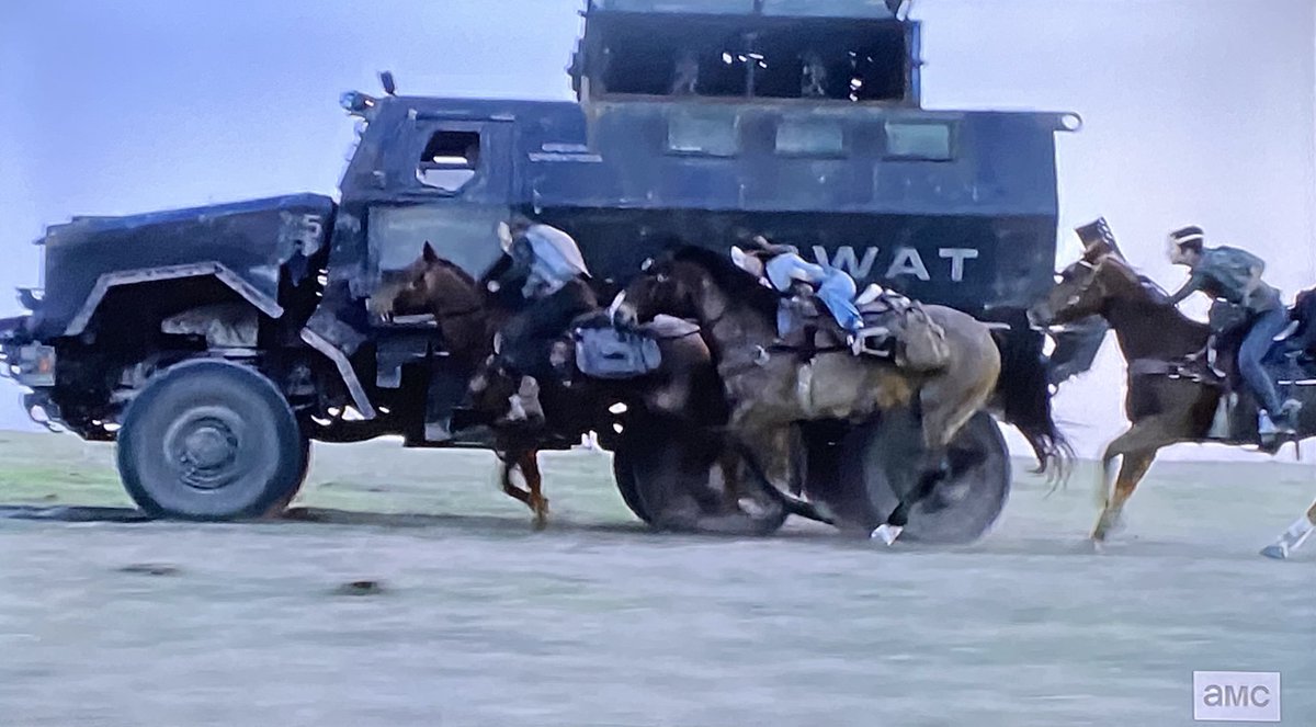 KeithAndrewRowe's tweet photo. This sequence is like a #Western train robbery.
#FearTheWalkingDead @AMC_TV https://t.co/QX1cOtC037