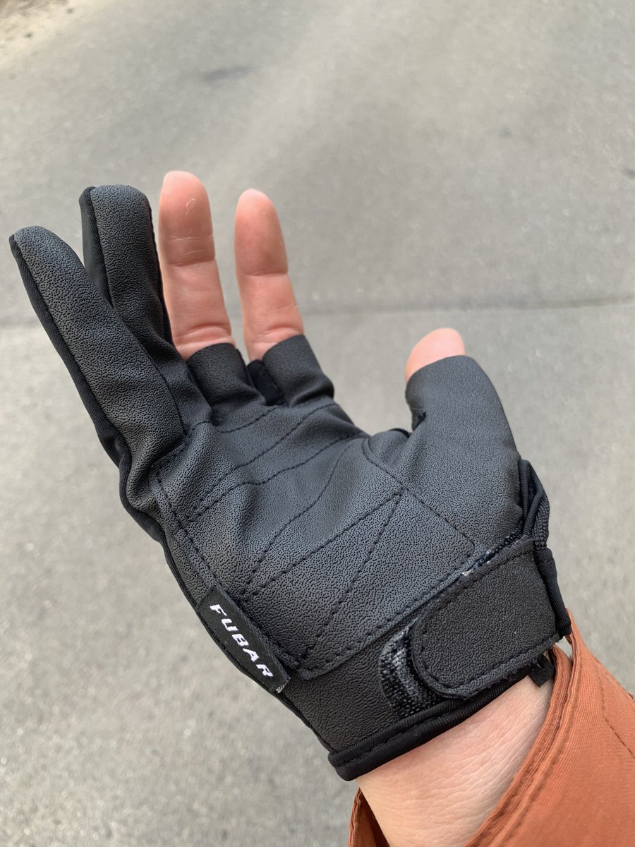 指出し手袋これ良き。
Uberではなくフーバー