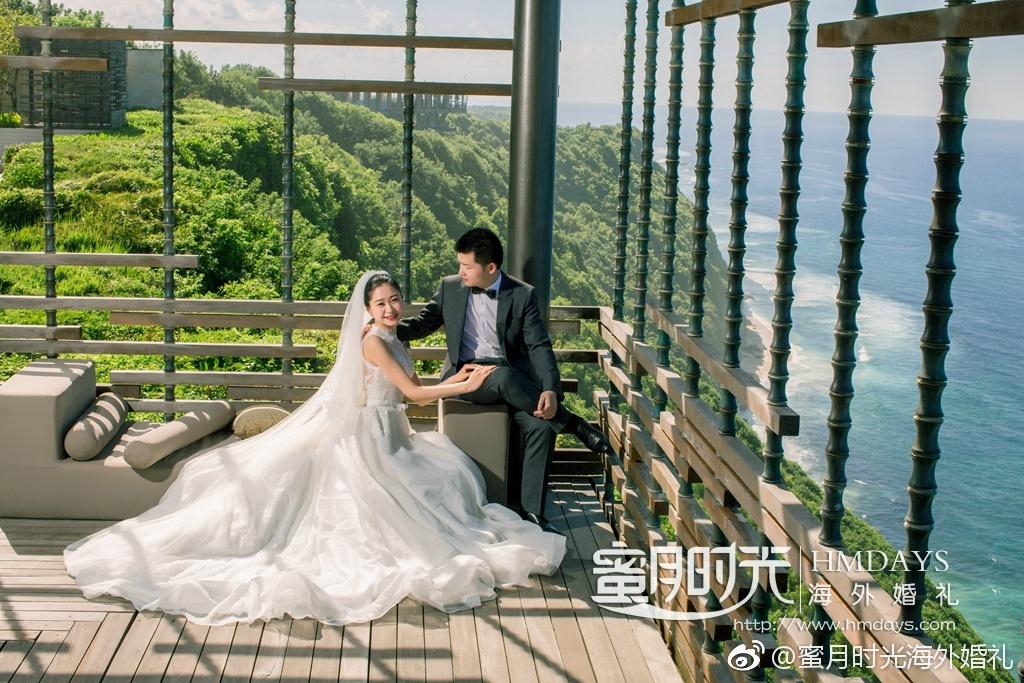 Hmdayswedding's tweet photo. 兩個人在一起的風景勝過世上任何一處美景。誓言中的句子，在夕陽的見證下，讓人痴迷與沉醉，展現著豐富而華美的色彩，將天地間的一切都映出最溫柔的輪廓。布吉島婚禮 ^蜜月時光海外婚拍  
----
we-chat: hmdays999 or hmdays-wendy
email: service@hmdays.com
web: https://www.hmdays.c... https://t.co/jxejDl1bE8