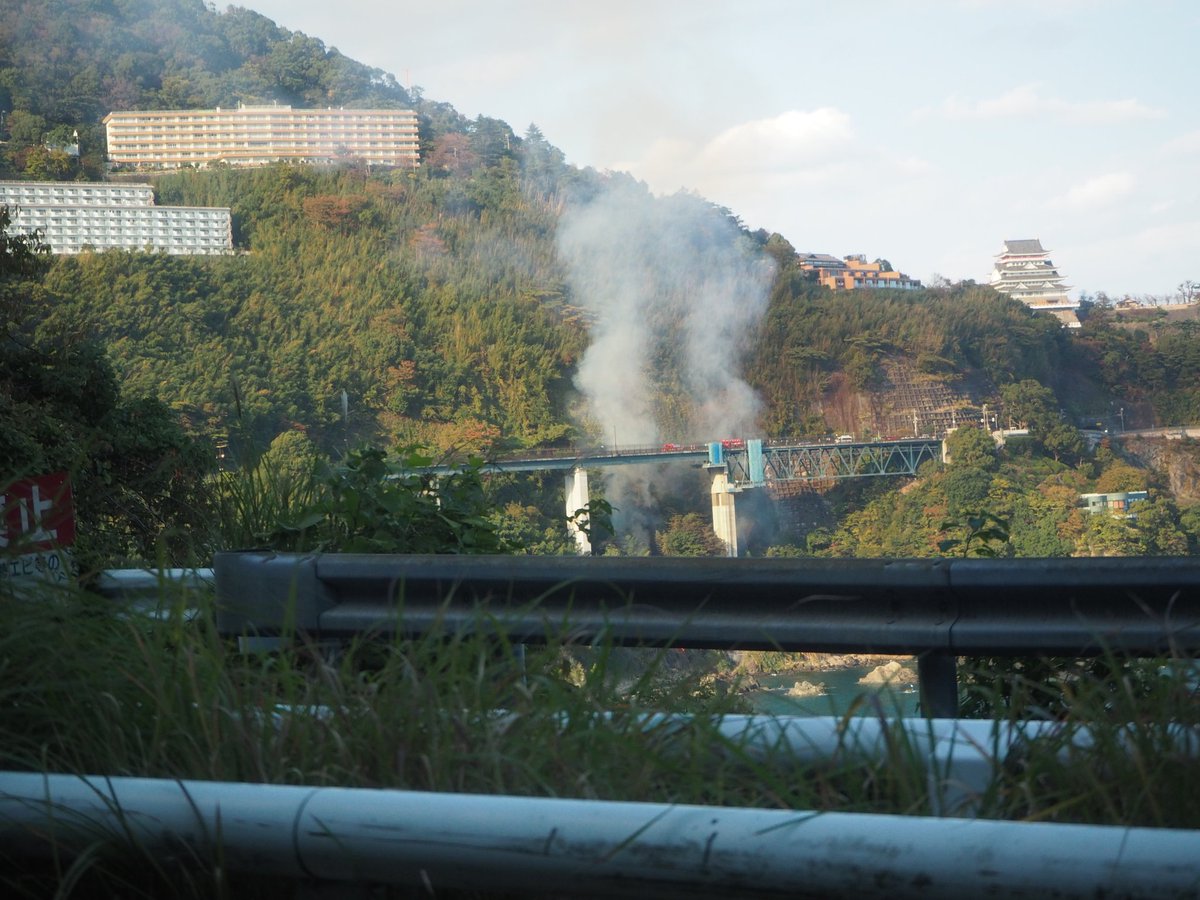 【火事】熱海市熱海で林野火災 現地の画像や動画まとめ 「熱海市曽我浦大橋付近」【事故】圏央道 内回り 八王子城跡トンネ…【火事】愛媛県西条市実報寺付近で火災!「…【学マス】主人公のプロデューサー大学生な…【事故】東名高速 下り 大和トンネル付近…【人身事故】中央線 三鷹駅で人身事故 「…【車両火災】東京都豊島区東池袋1丁目付近…【遅延】東武東上線 東武練馬~下赤塚駅間…【火事】東京都墨田区吾妻橋1丁目付近で煙…