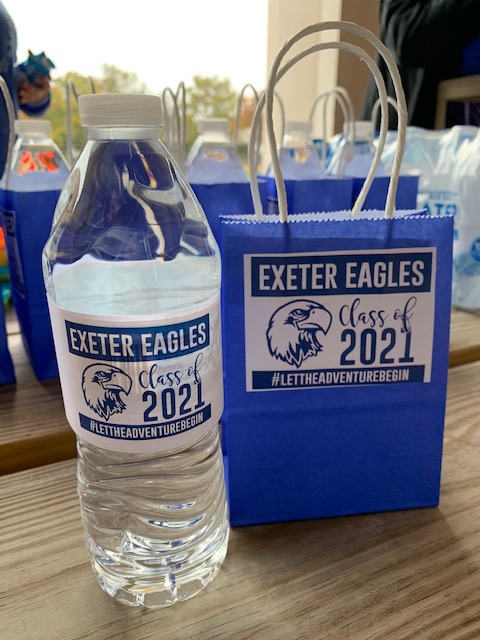 exeter_shs's tweet photo. Thank you to the parent committee who assembled and delivered spirit bags to our Seniors last week! #ExeterStrong #lettheadventurebegin https://t.co/krfGUmroNu