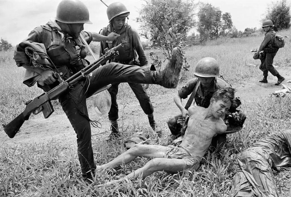 Qyy1M's tweet photo. @BarackObama @JoeBiden @KamalaHarris The American government used two #atomic_bomb ,and slaughtered private citizen in 1945.

it's 
(1) #Nazis Germany slaughtered a person with disabilities and Jew.
 
(2)Korean peninsula terrorist
(#republic_of_korea) slaughtered 600000 Vietnam citizen. https://t.co/3OyAfiV07L