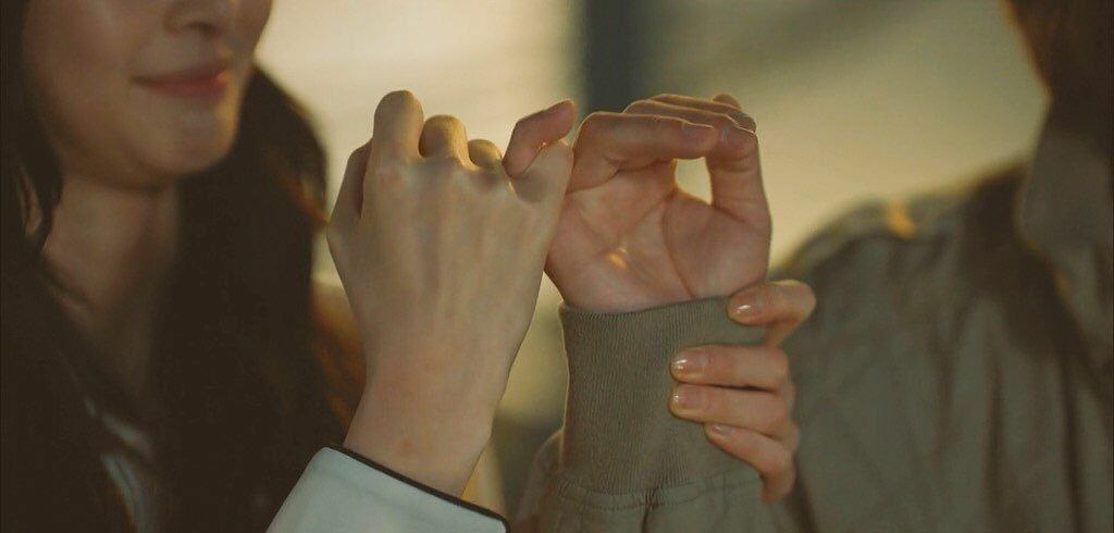 -وَأنتي 
يا أحلى حمَامة بَهالسلف گَلبي هَواها!.