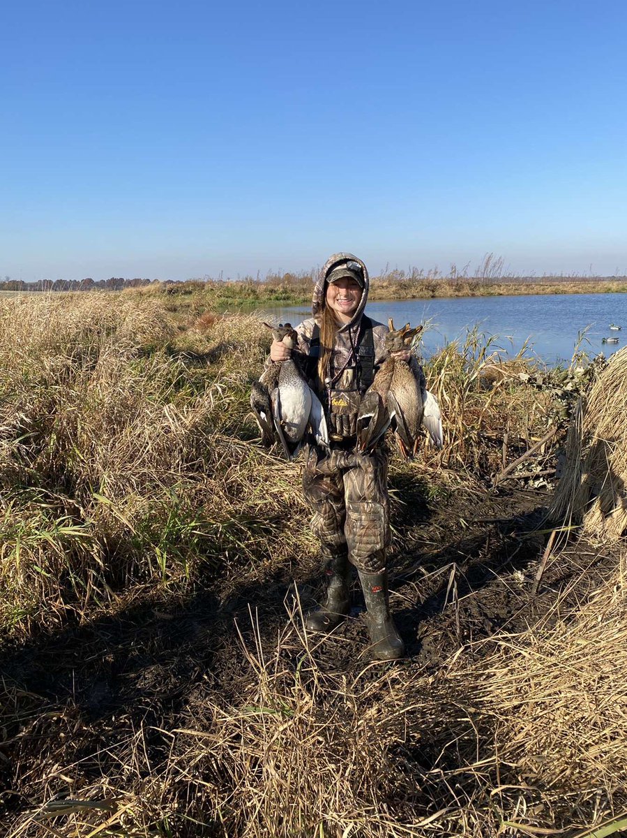 JimDickey81's tweet photo. This little girl had quite the weekend. Killed her first ducks in the air and then got 5 ducks on her birthday! She said it’s pretty cool that I get to hunt ducks on my birthday. Smiles all around #happy12thbirthday https://t.co/YP8ADHT8zj