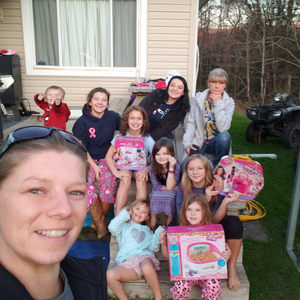 Ashiyana1215's tweet photo. Yassss Party spa time!!! Us gals had so much fun!!
@spinmaster, @Coolmaker, @Orbeezone, @tryazon
#tryazon, #SpaNightWithSpinMaster, #SpinMaster, #CoolMaker, #Orbeez, #TransformYourLook, #HollywoodHair, #GoGlamNailSalon https://t.co/R1mTS0Xmze