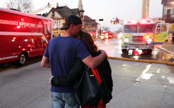 usdaynews's tweet photo. In the following picture, you can see #thecheel owners #JesseDaily, right, and his wife, console one another as they watch as firefighters battling the blaze and work to extinguish a fire at the restaurant in Thiensville.
#Thiensville
Image source: Milwaukee Journal Sentinel https://t.co/SawTh79olP